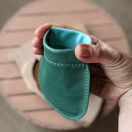 Pebble Pinch Pouch in Juniper + Mint