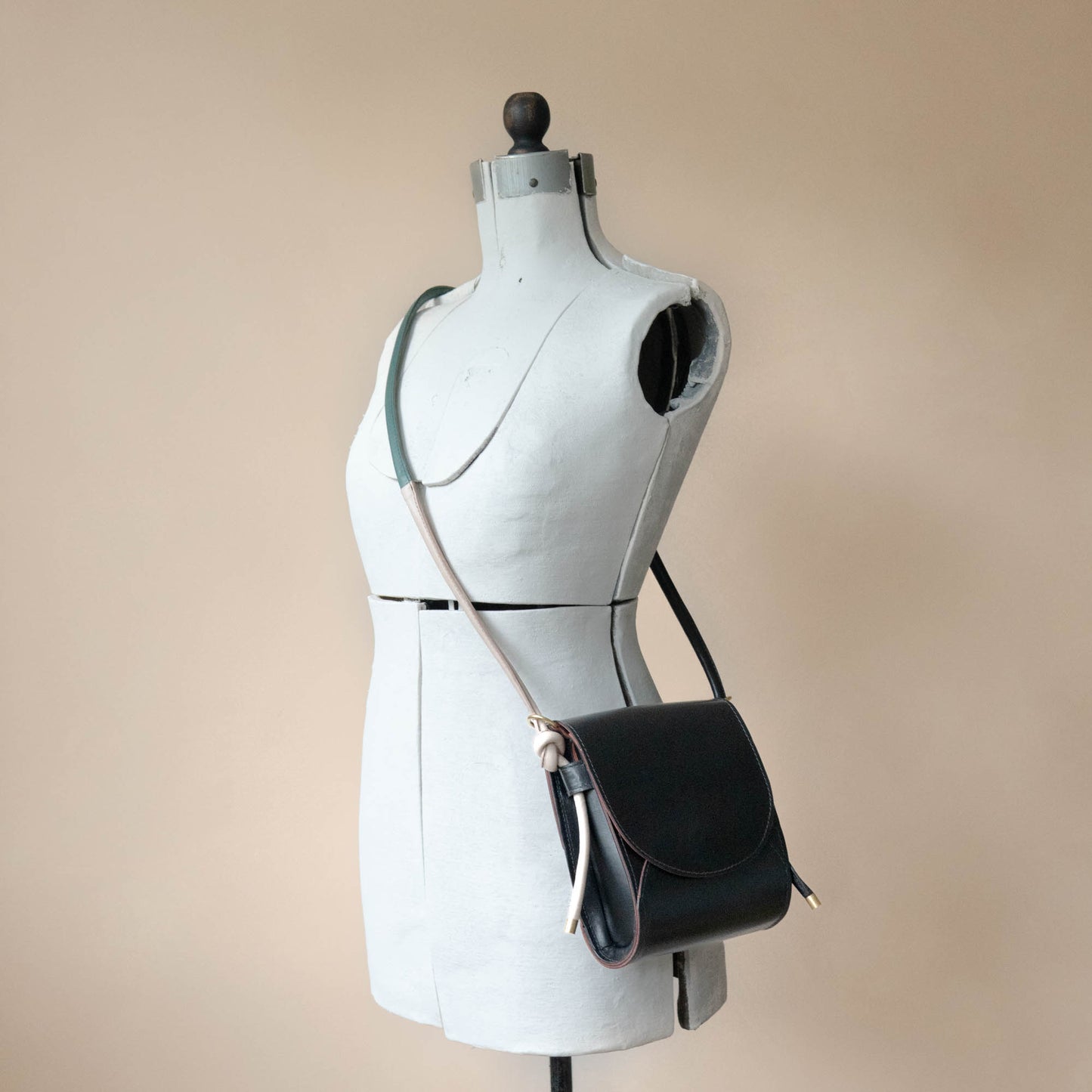 Helga Crossbody in Black