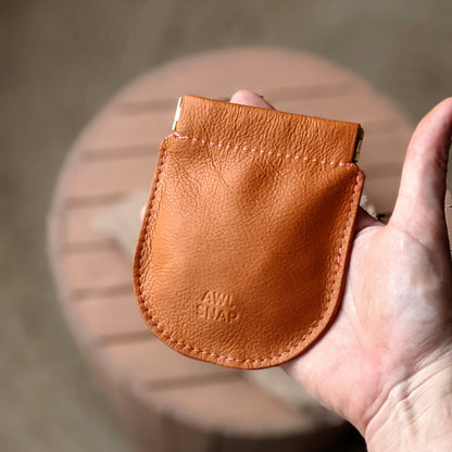 Pebble Pinch Pouch in Tan + Papaya