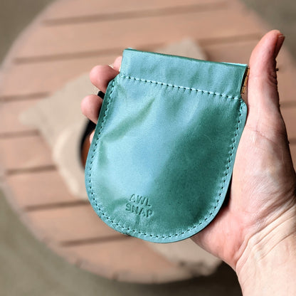 Pebble Pinch Pouch in Juniper + Mint